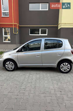 Хетчбек Toyota Yaris 2000 в Чернівцях