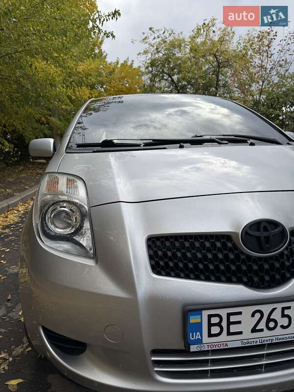 Хэтчбек Toyota Yaris 2006 в Николаеве