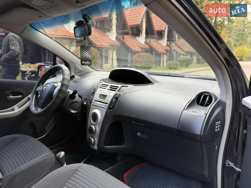 Хэтчбек Toyota Yaris 2006 в Львове