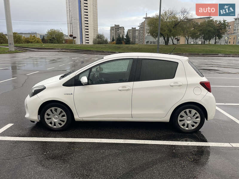 Хэтчбек Toyota Yaris 2015 в Киеве фото 3 Хэтчбек Toyota Yaris 2015 в Киеве