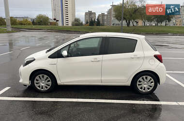 Хетчбек Toyota Yaris 2015 в  фото 3 Хетчбек Toyota Yaris 2015 в