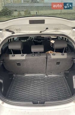 Хетчбек Toyota Yaris 2015 в  фото 14 Хетчбек Toyota Yaris 2015 в