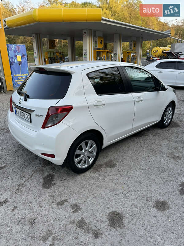 Хетчбек Toyota Yaris 2012 в Києві