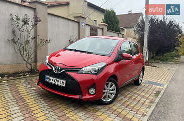 Хэтчбек Toyota Yaris 2015 в 