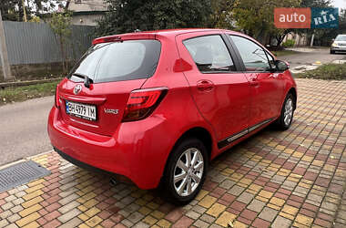 Хэтчбек Toyota Yaris 2015 в 