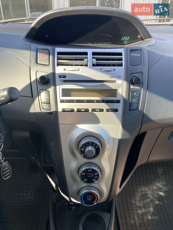 Хетчбек Toyota Yaris 2008 в Львові