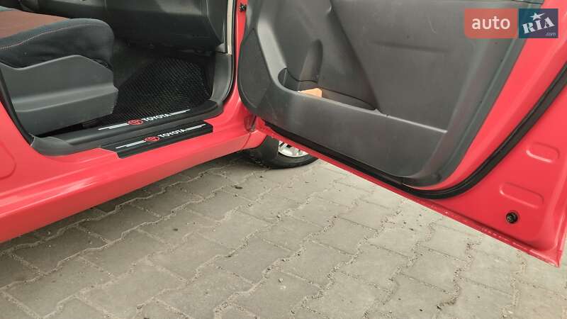 Хэтчбек Toyota Yaris 2006 в Одессе фото 2 Хэтчбек Toyota Yaris 2006 в Одессе