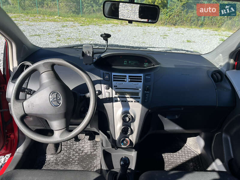 Седан Toyota Yaris 2007 в Львове