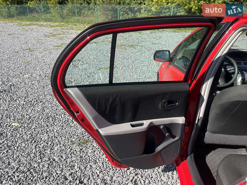 Седан Toyota Yaris 2007 в Львове