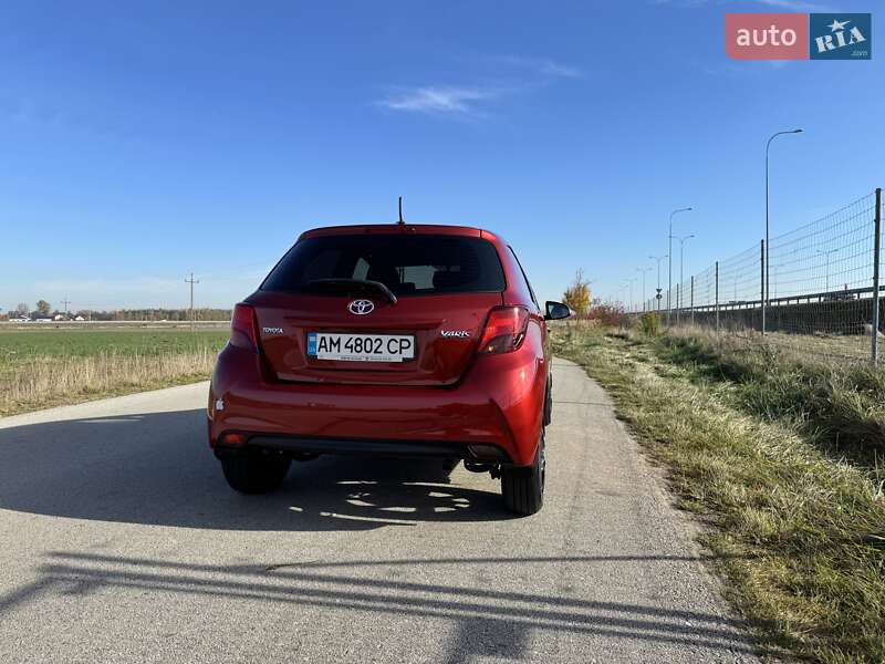 Хэтчбек Toyota Yaris 2014 в Черняхове