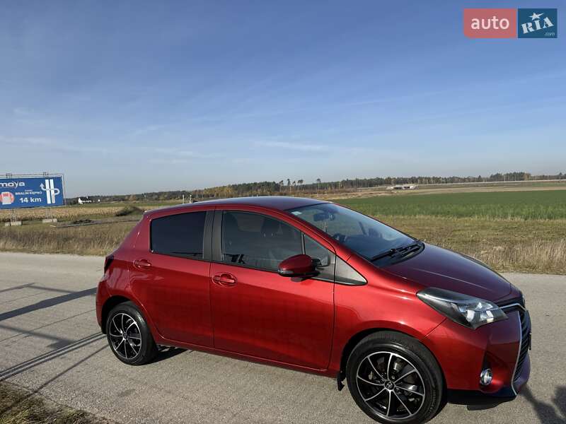 Хэтчбек Toyota Yaris 2014 в Черняхове