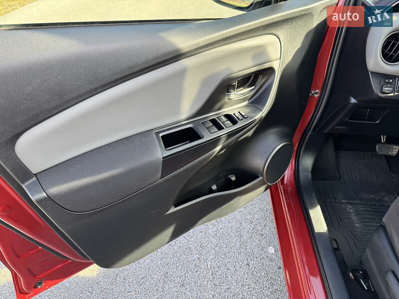 Хэтчбек Toyota Yaris 2014 в Черняхове