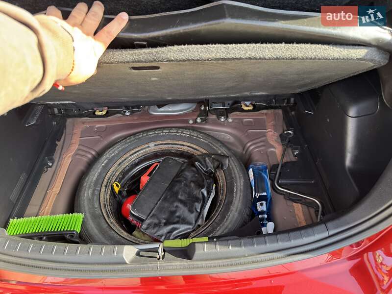 Хэтчбек Toyota Yaris 2014 в Черняхове