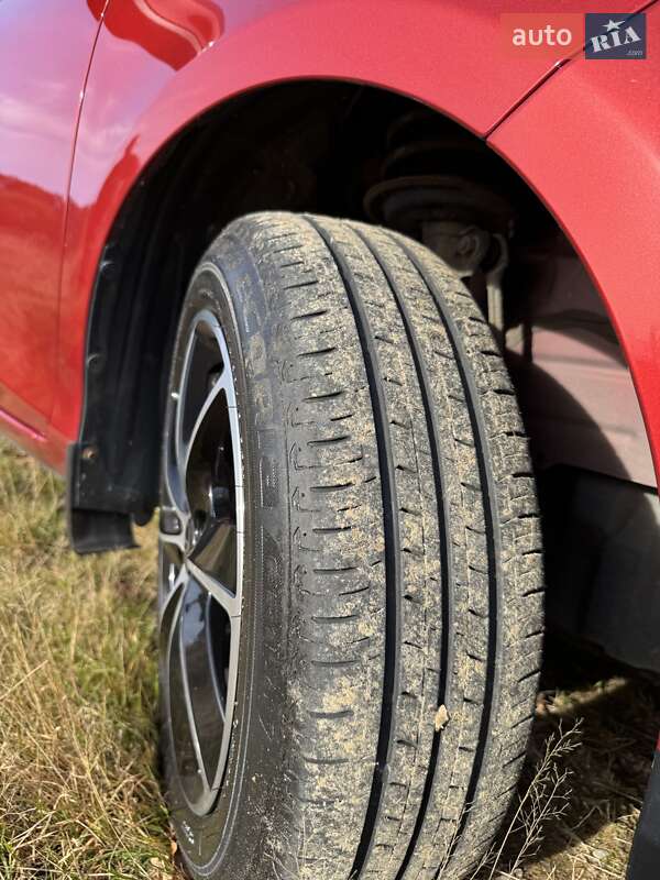 Хэтчбек Toyota Yaris 2014 в Черняхове