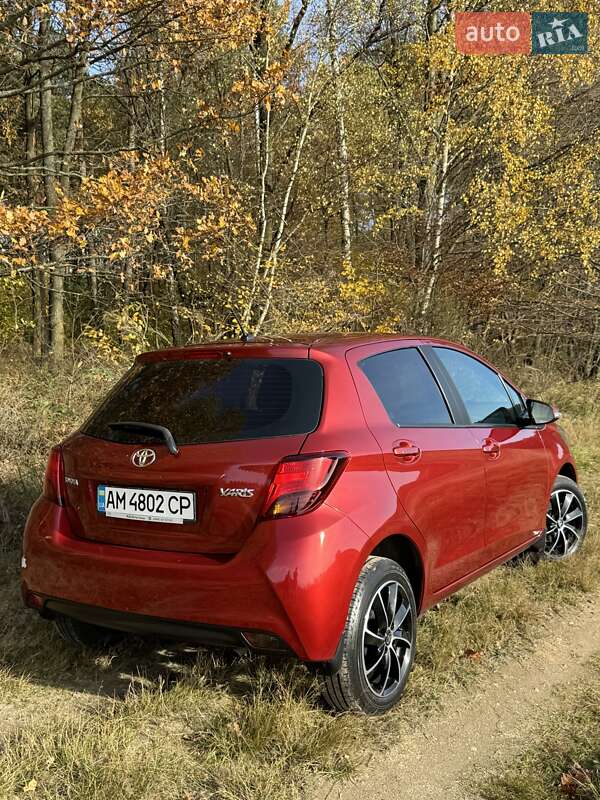 Хэтчбек Toyota Yaris 2014 в Черняхове