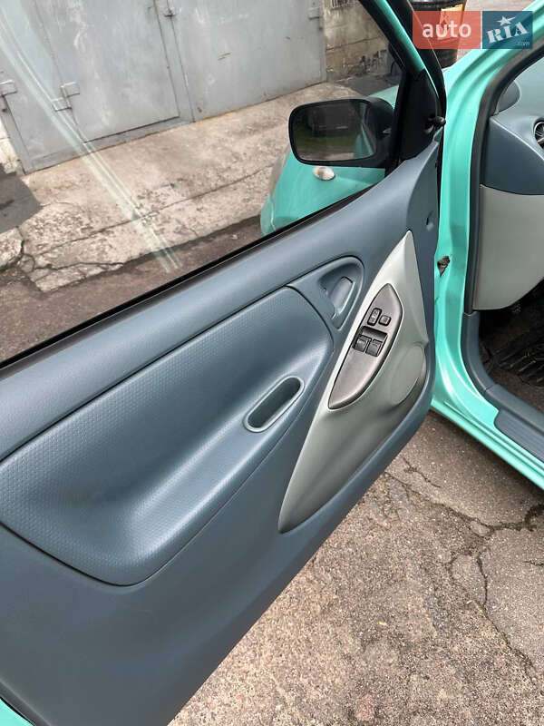 Хетчбек Toyota Yaris 2000 в Львові фото 3 Хетчбек Toyota Yaris 2000 в Львові