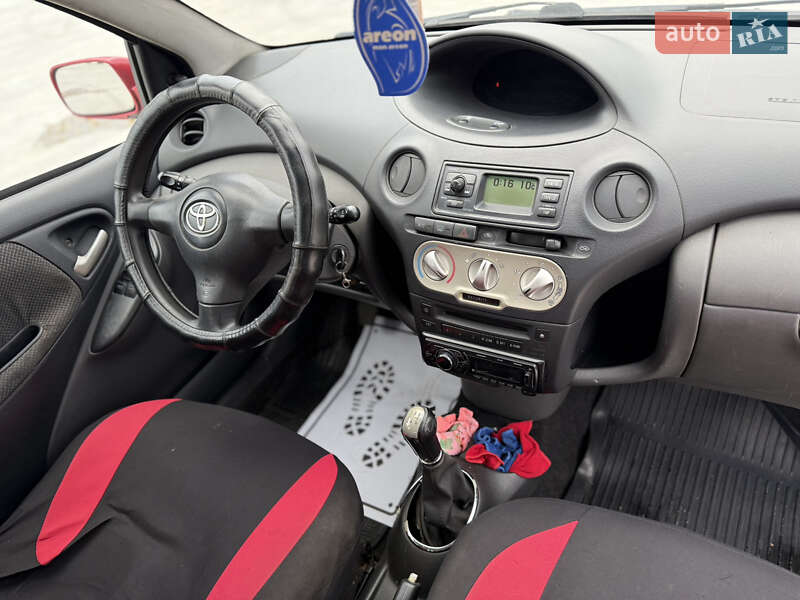 Хэтчбек Toyota Yaris 2003 в Звягеле