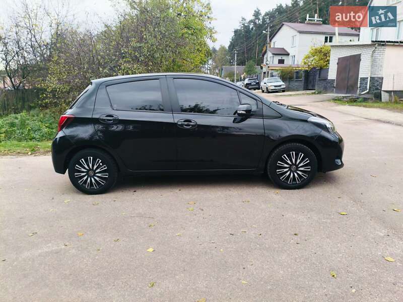 Хетчбек Toyota Yaris 2014 в Житомирі