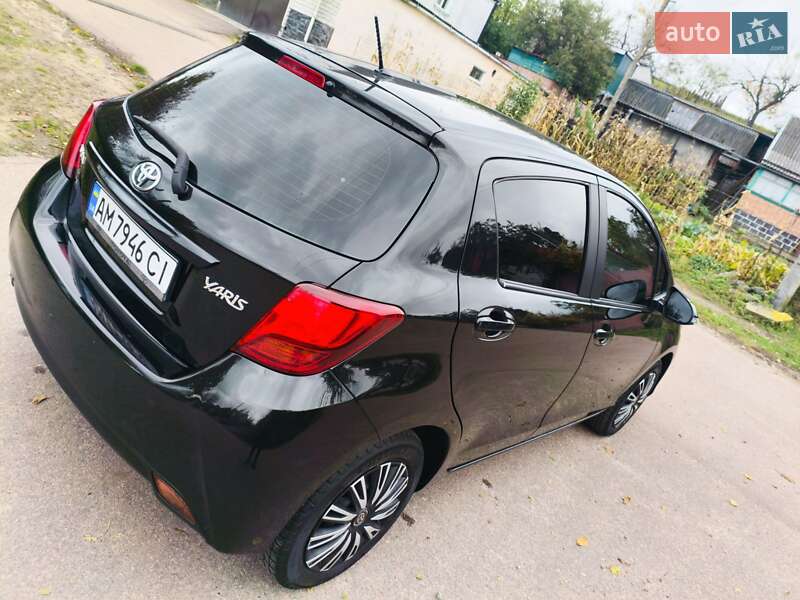 Хетчбек Toyota Yaris 2014 в Житомирі