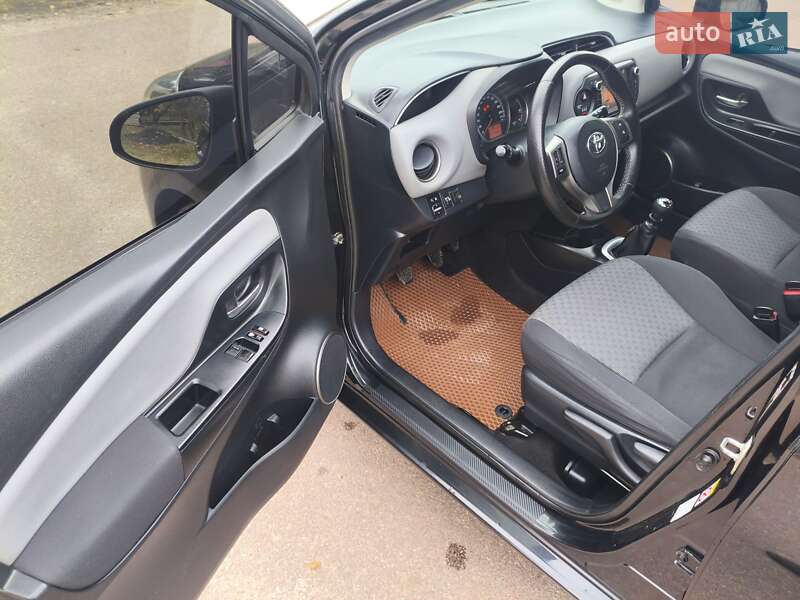 Хетчбек Toyota Yaris 2014 в Житомирі