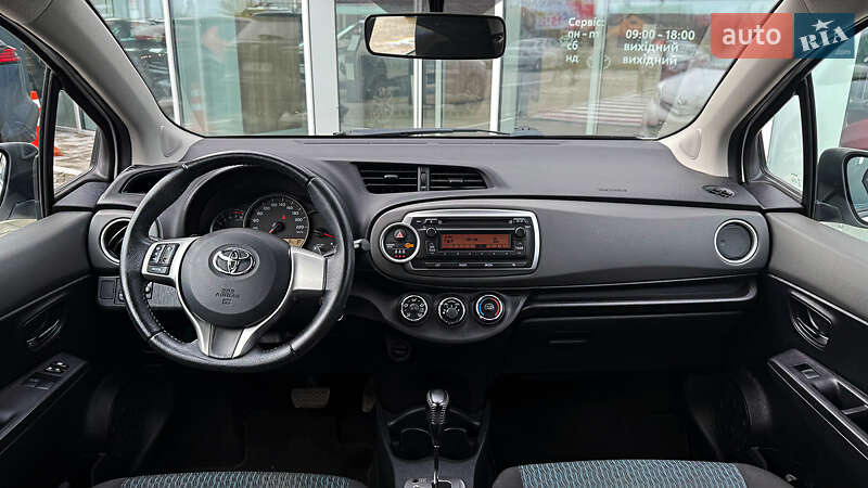 Хэтчбек Toyota Yaris 2012 в Ровно