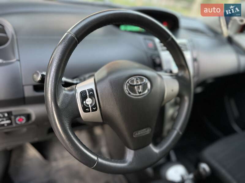 Хэтчбек Toyota Yaris 2008 в Одессе