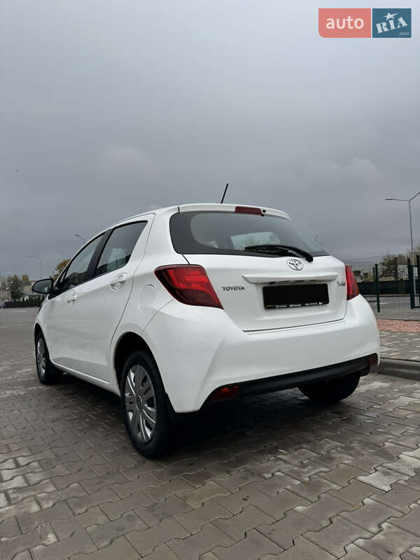 Хэтчбек Toyota Yaris 2015 в Одессе