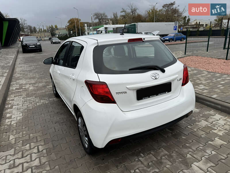 Хэтчбек Toyota Yaris 2015 в Одессе