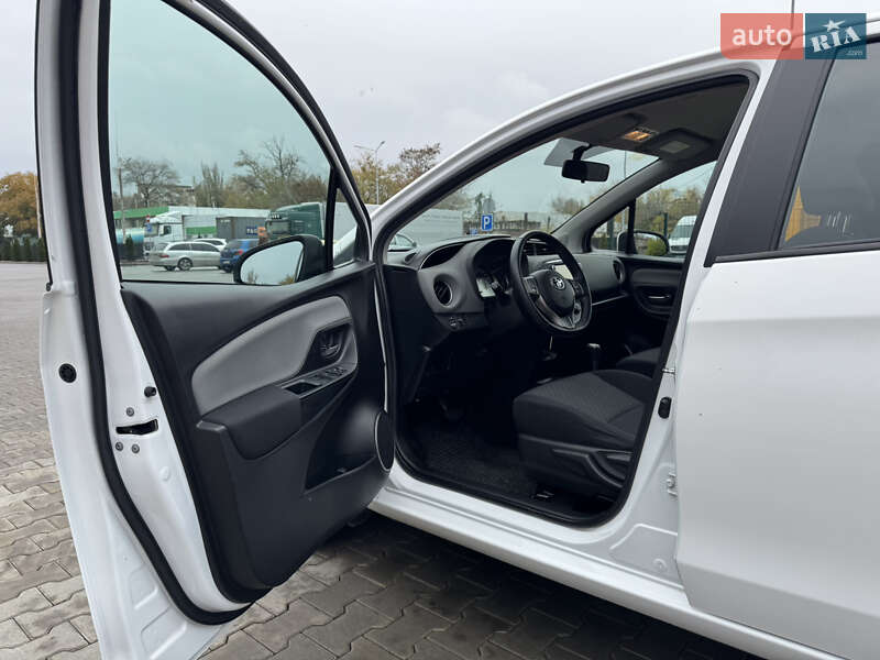 Хэтчбек Toyota Yaris 2015 в Одессе