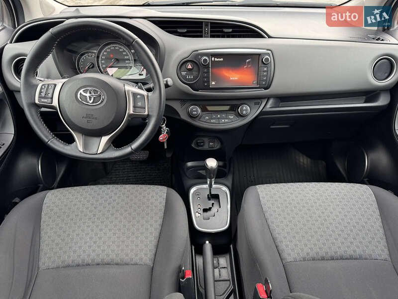 Хэтчбек Toyota Yaris 2015 в Одессе