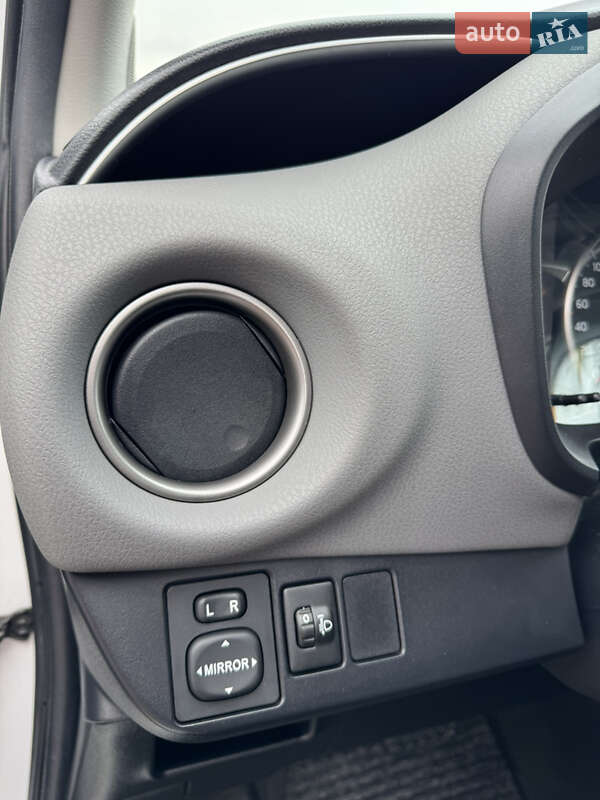 Хэтчбек Toyota Yaris 2015 в Одессе