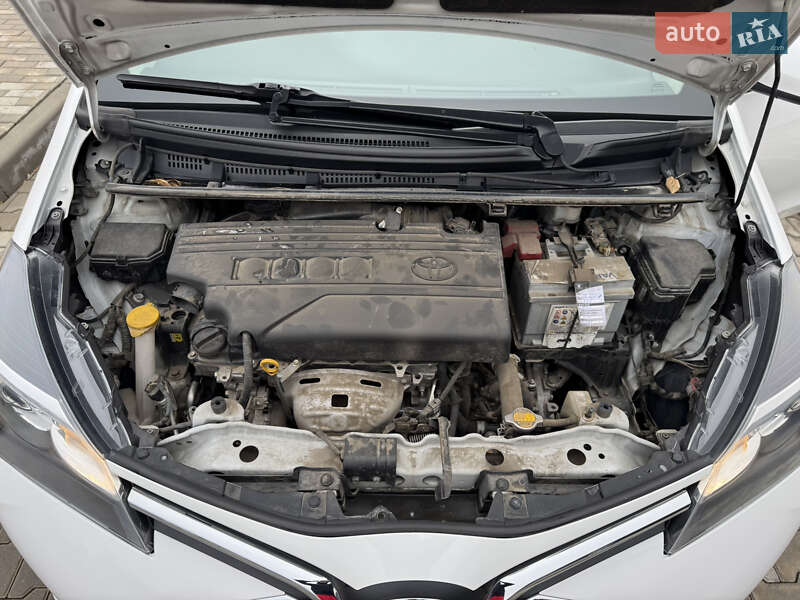 Хэтчбек Toyota Yaris 2015 в Одессе