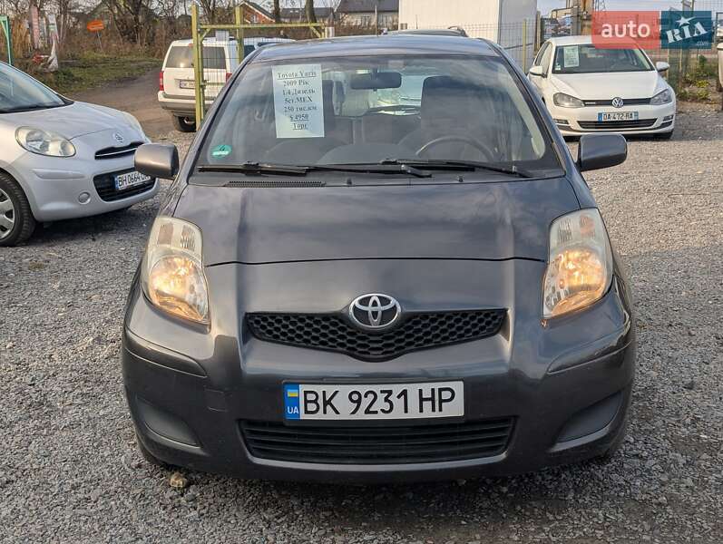 Хетчбек Toyota Yaris 2009 в Рівному