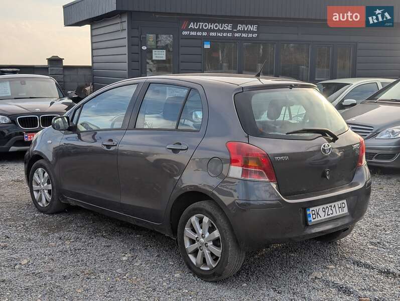 Хетчбек Toyota Yaris 2009 в Рівному