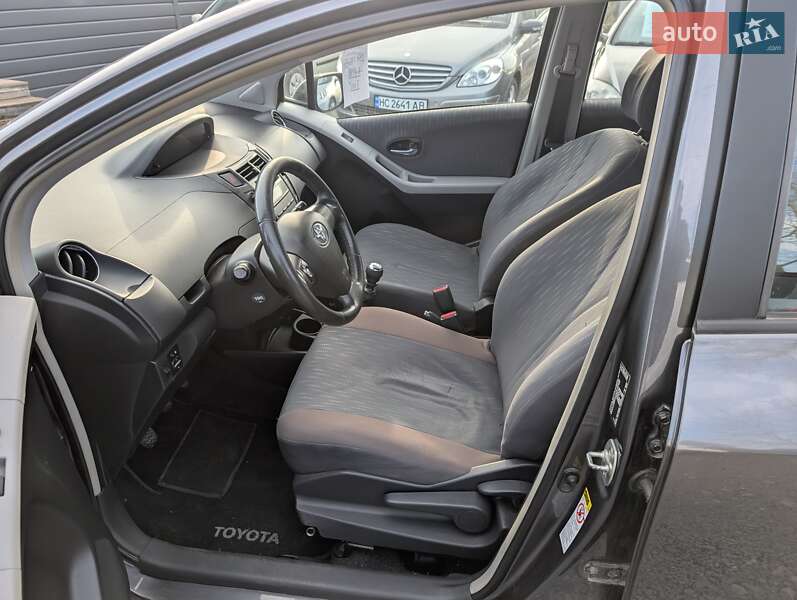 Хетчбек Toyota Yaris 2009 в Рівному