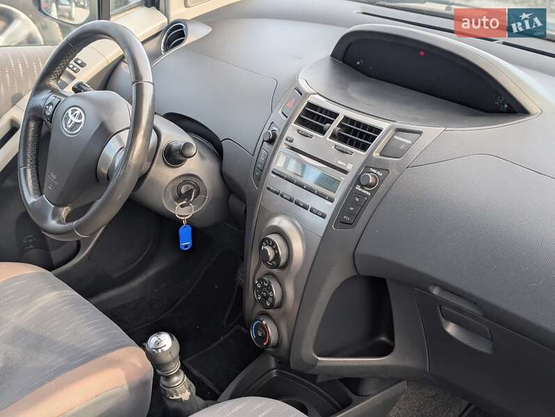 Хетчбек Toyota Yaris 2009 в Рівному