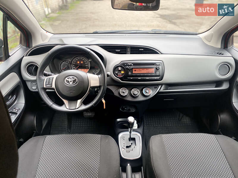 Хэтчбек Toyota Yaris 2015 в Николаеве