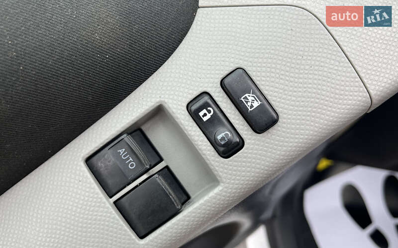 Хетчбек Toyota Yaris 2011 в Мукачевому