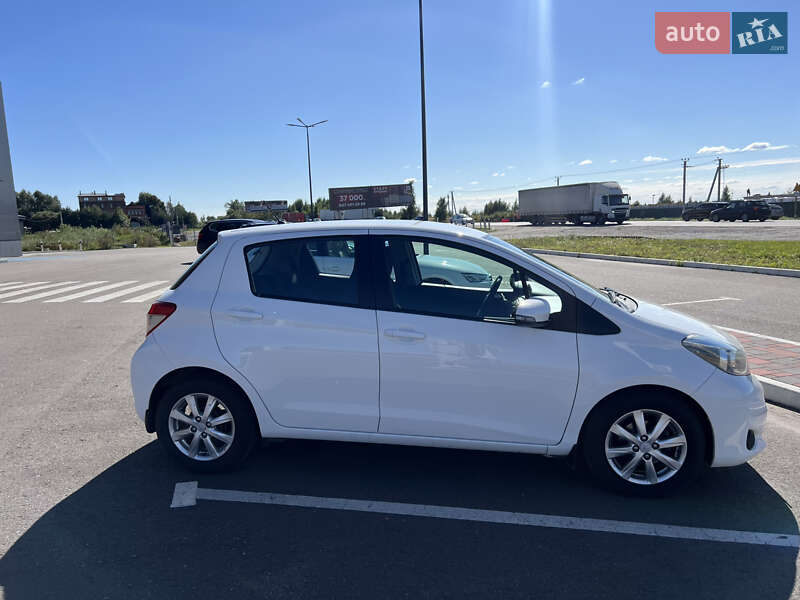 Хэтчбек Toyota Yaris 2014 в Львове фото 2 Хэтчбек Toyota Yaris 2014 в Львове