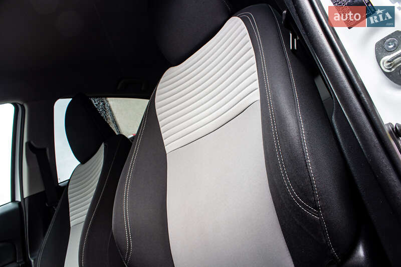 Хэтчбек Toyota Yaris 2017 в Львове фото 34 Хэтчбек Toyota Yaris 2017 в Львове