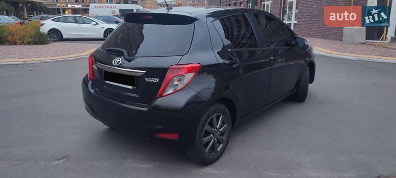Хэтчбек Toyota Yaris 2012 в Киеве
