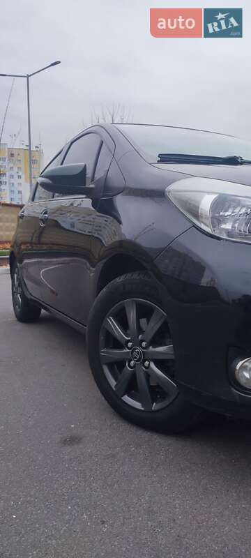 Хэтчбек Toyota Yaris 2012 в Киеве