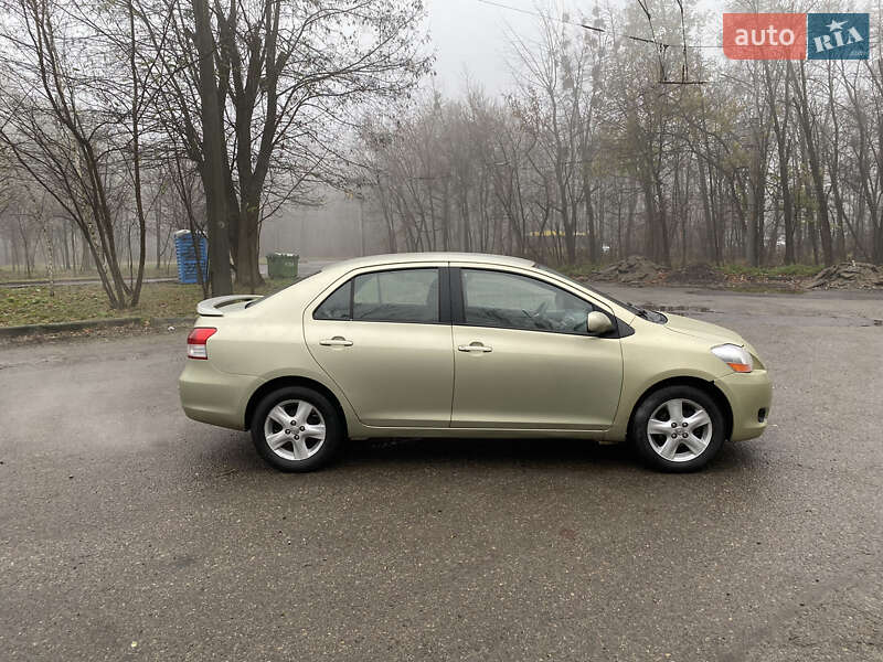 Седан Toyota Yaris 2007 в Киеве