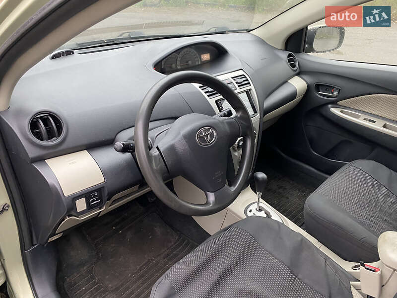 Седан Toyota Yaris 2007 в Киеве