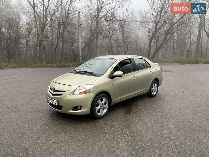 Седан Toyota Yaris 2007 в Киеве