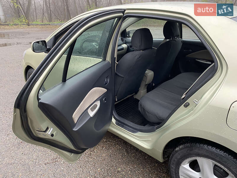Седан Toyota Yaris 2007 в Киеве