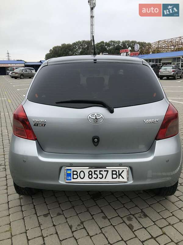 Хэтчбек Toyota Yaris 2008 в Черновцах