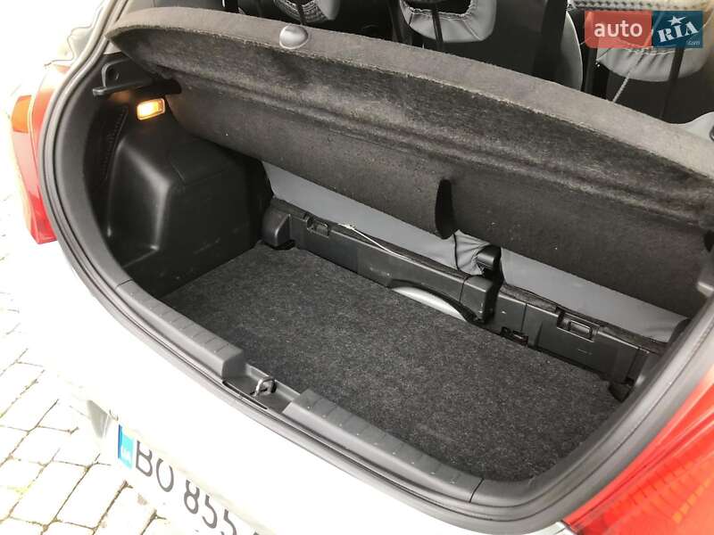 Хэтчбек Toyota Yaris 2008 в Черновцах