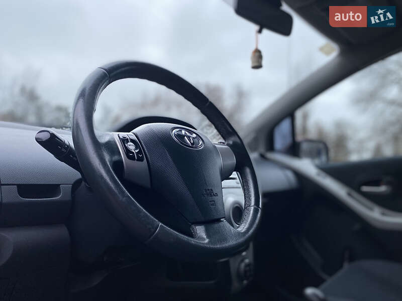Хэтчбек Toyota Yaris 2008 в Николаеве