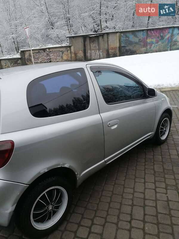 Хэтчбек Toyota Yaris 1999 в Львове